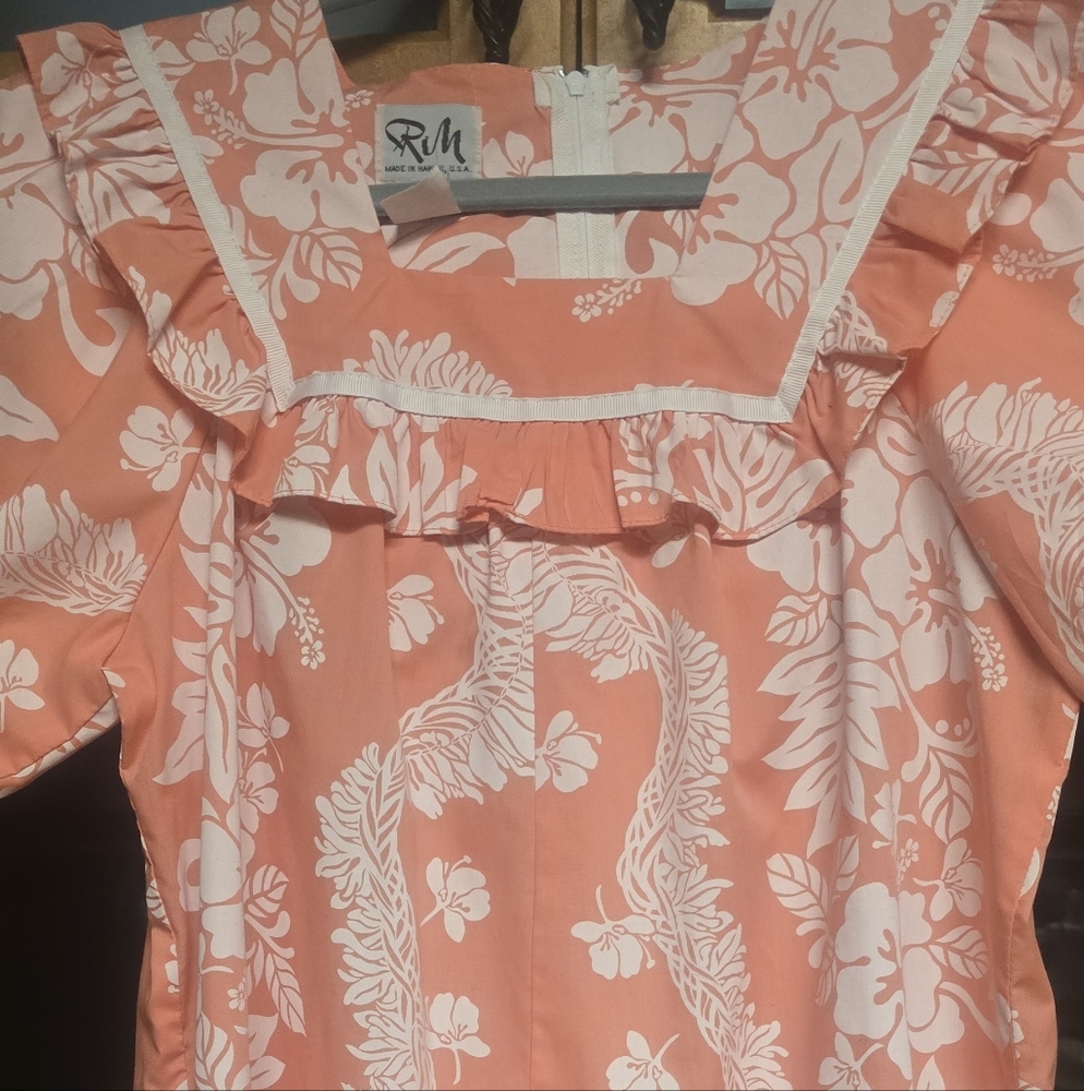 R M Coral Pink Hawaiian Floral Ruffle Muumuu Dress Rare Color SmallR M Coral Pin